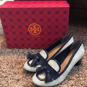 Tory Burch White and Navy Stamford heel size 7